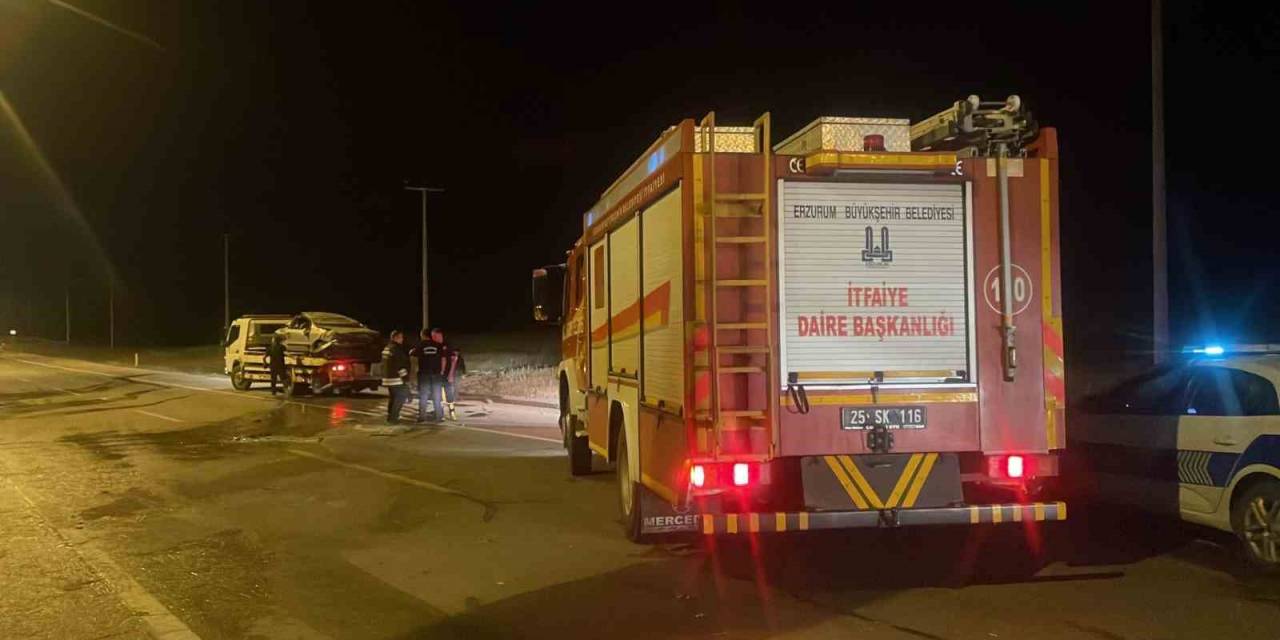 Otomobil Aydınlatma Direğine Çarpıp Takla Attı: 2 Yaralı