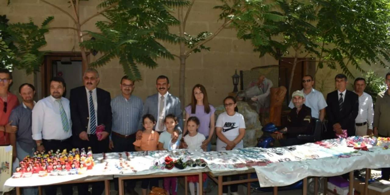 Engelli Bireyler El Sanatları Sergisi Açtı