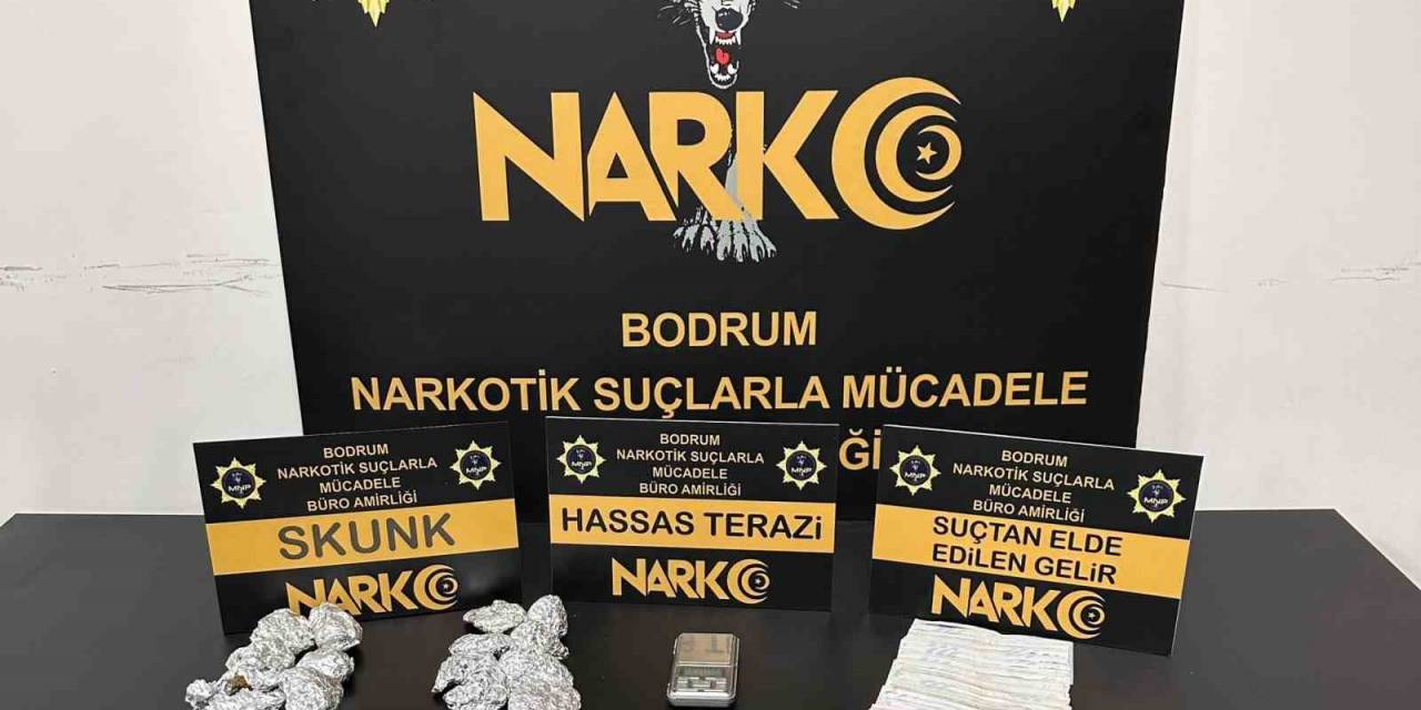 Polisten Kaçarken Kaza Yaptılar