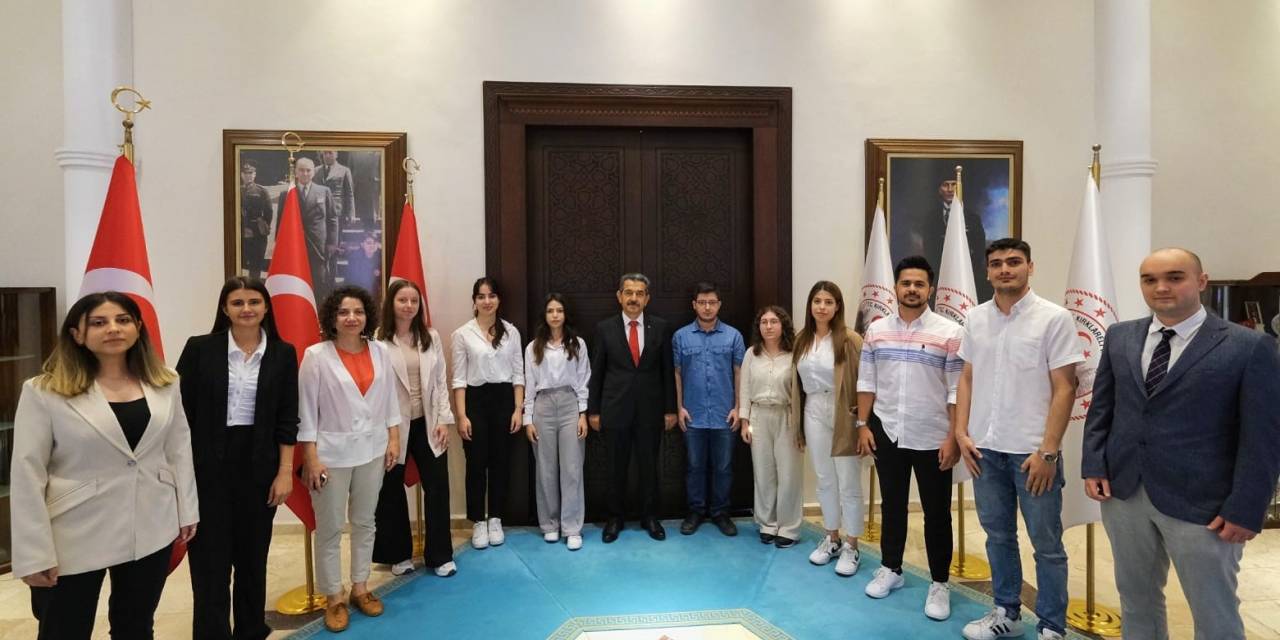 Vali Ekici, Staja Başlayan Öğrencilerle Bir Araya Geldi