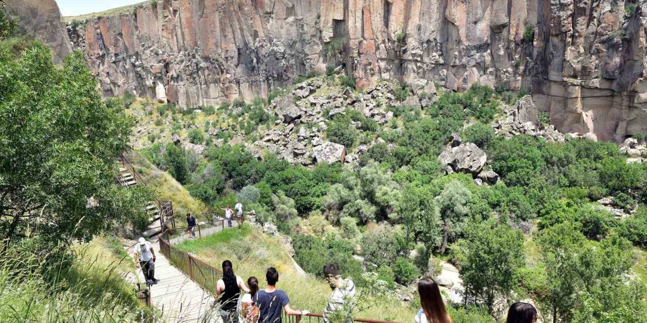 Dünyanın 2. En Büyük Kanyon Vadisine Ziyaretçi Akını