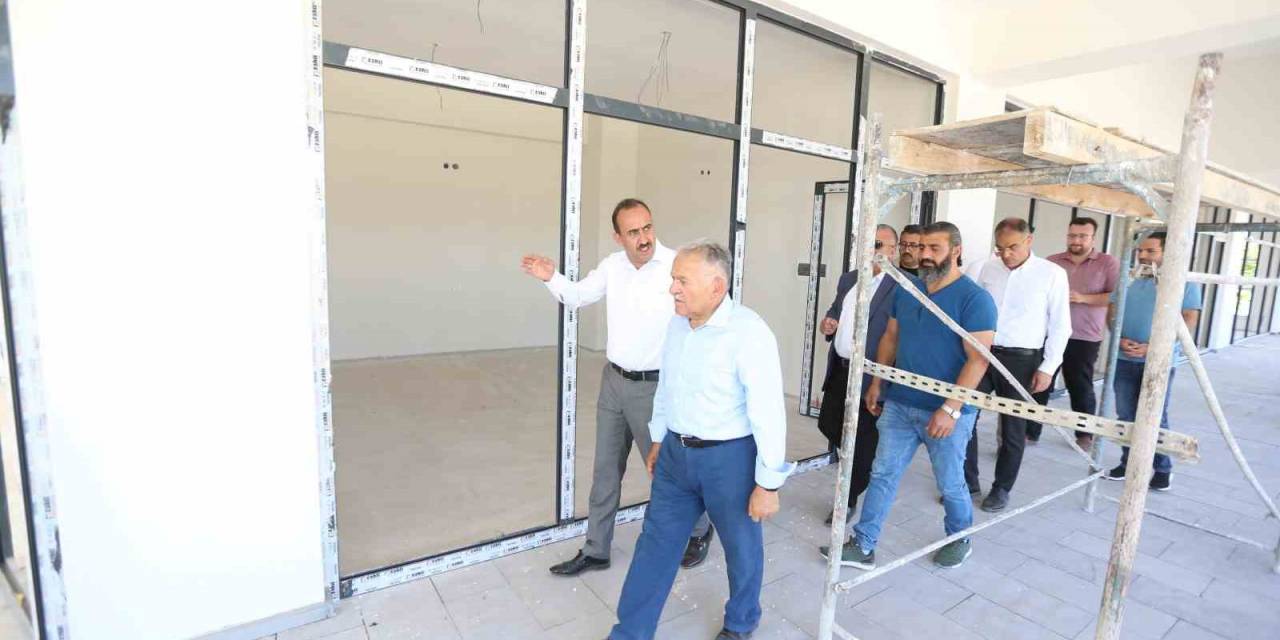 Başkan Büyükkılıç Mini Terminal Ve Yöresel Ürünler Satış Yerini İnceledi