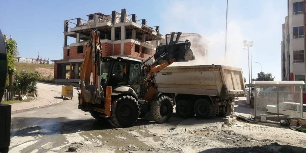 Bilecik’te Yaşanan Feci Kaza Sonrası İl Özel İdaresi Ekipleri Temizlik Çalışması Yaptı