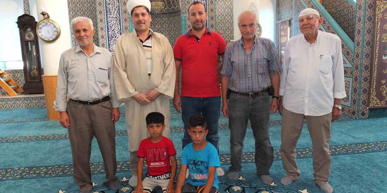 Burhaniye’de Çifte Minareli Cami İmece İle Pırıl Pırıl Oldu