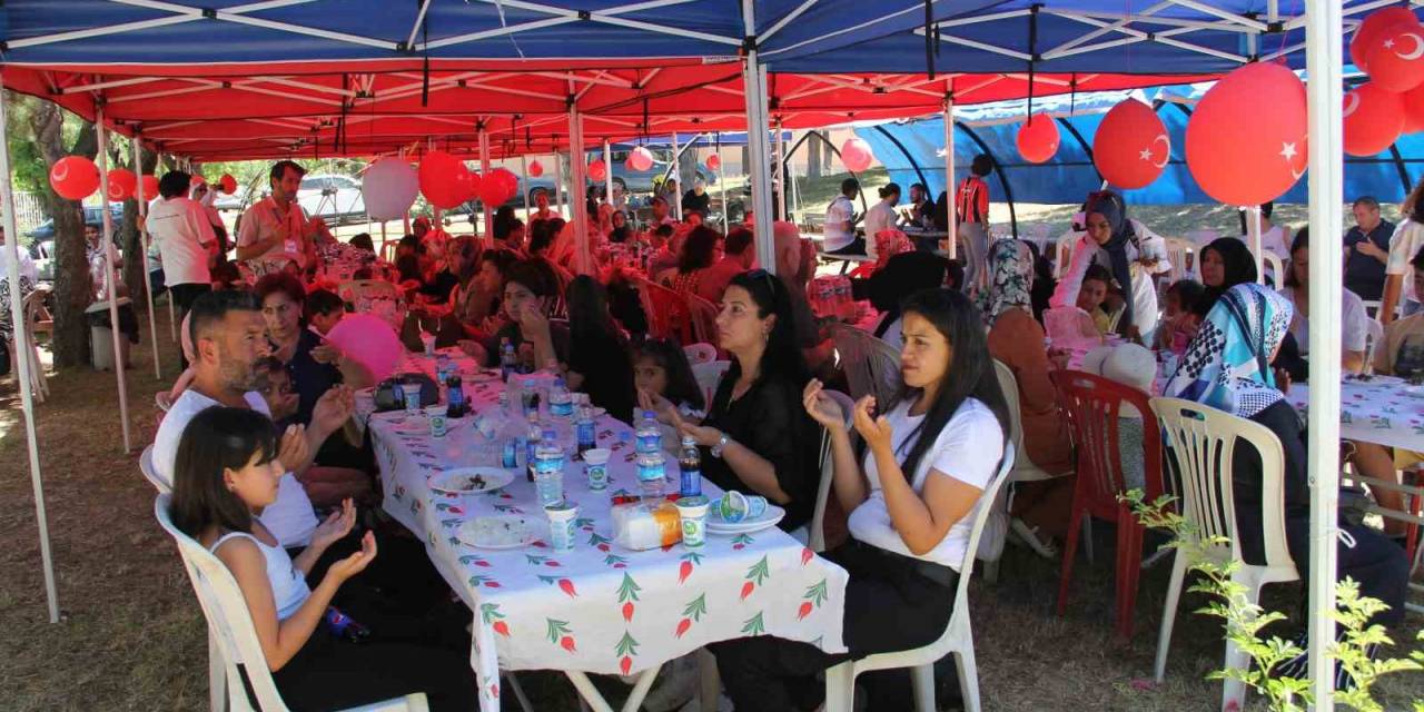 Yetiştirme Yurdu Arkadaşları Yıllar Sonda 14’üncü Pilav Günü’nde Bir Araya Geldi