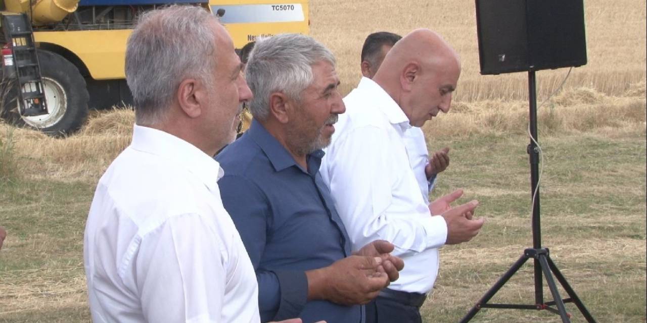 Keçiören’de Bu Senenin İlk Buğday Hasadı Yapıldı