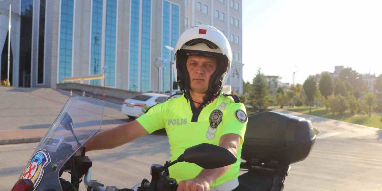 O Polis Konuştu: "kendisi Gözyaşlarını Tutamadı, Ben De Çok Duygulandım"