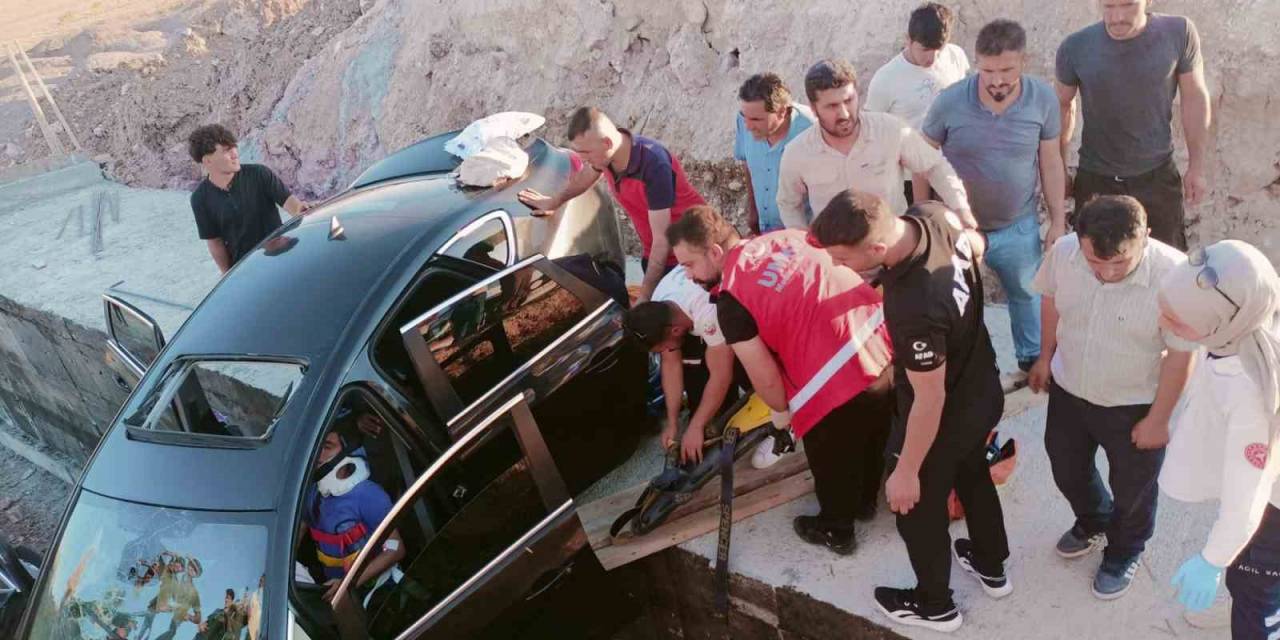 Siirt’te Otomobil Yolda Çukura Düştü: 6 Yaralı