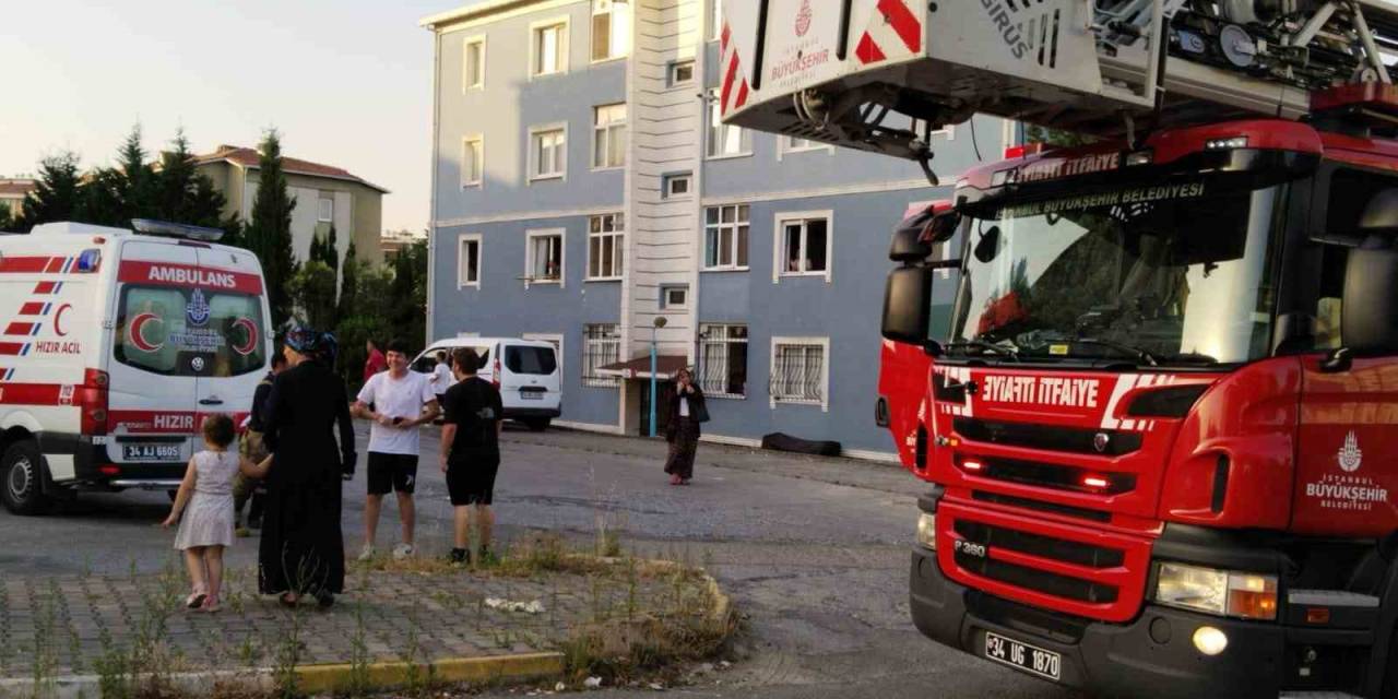 Pendik’te İki Sevgili Oturdukları Evi Yaktı