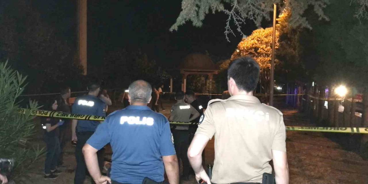 Parkta Çıkan Tartışmada Bıçaklanarak Öldürüldü