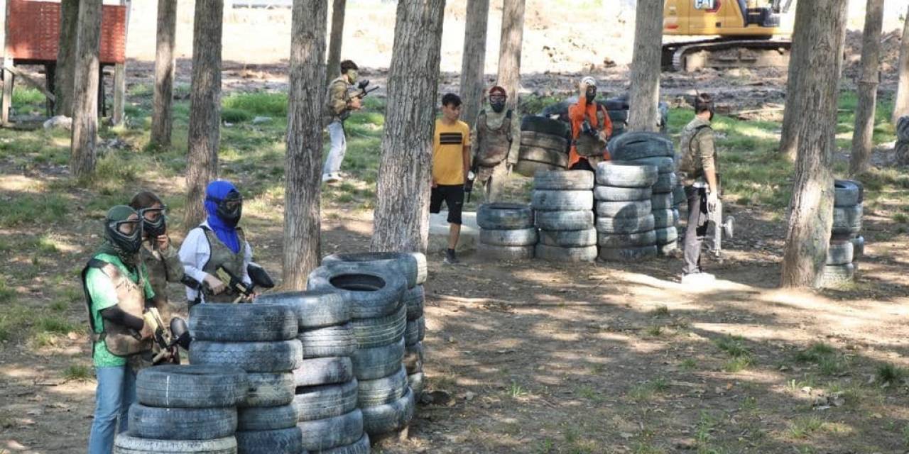 Lise Öğrencileri Paintball Oynadı