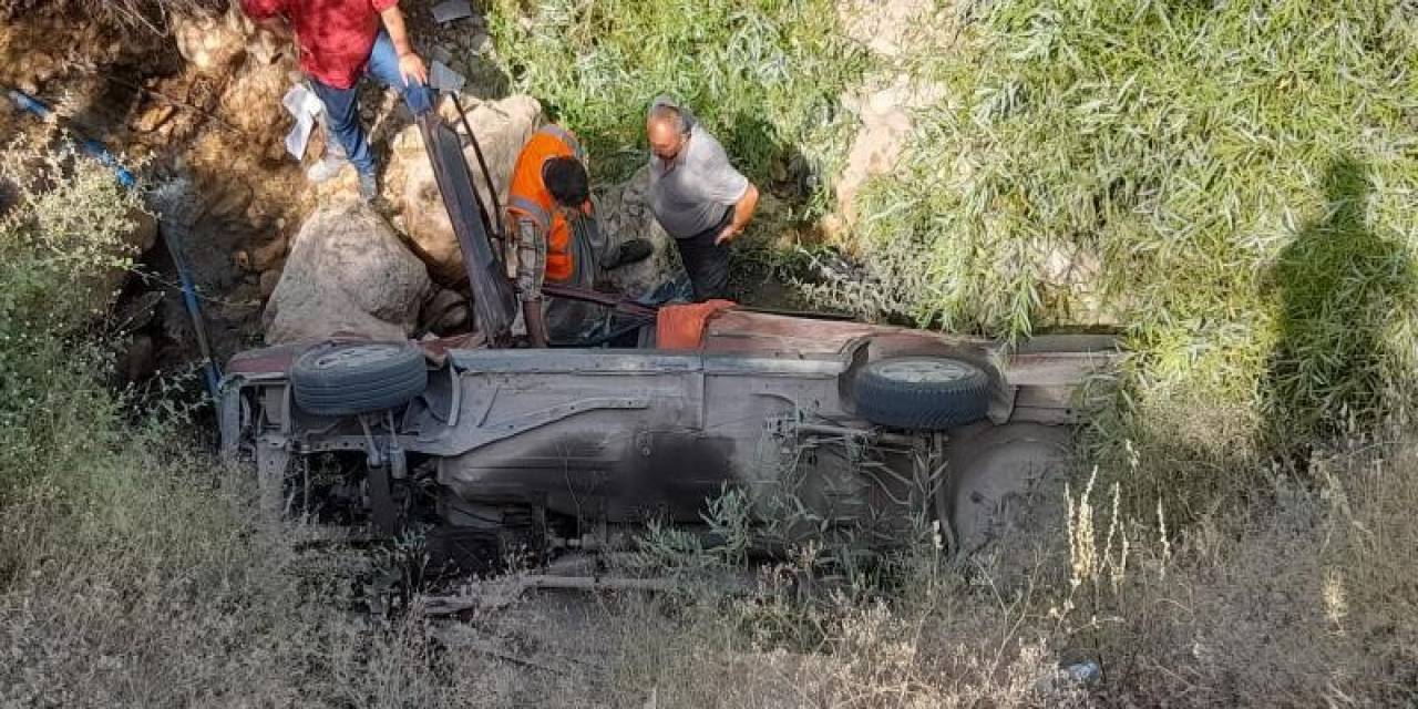 Siirt’te Şarampole Yuvarlanan Aracın Sürücü Hayatını Kaybetti