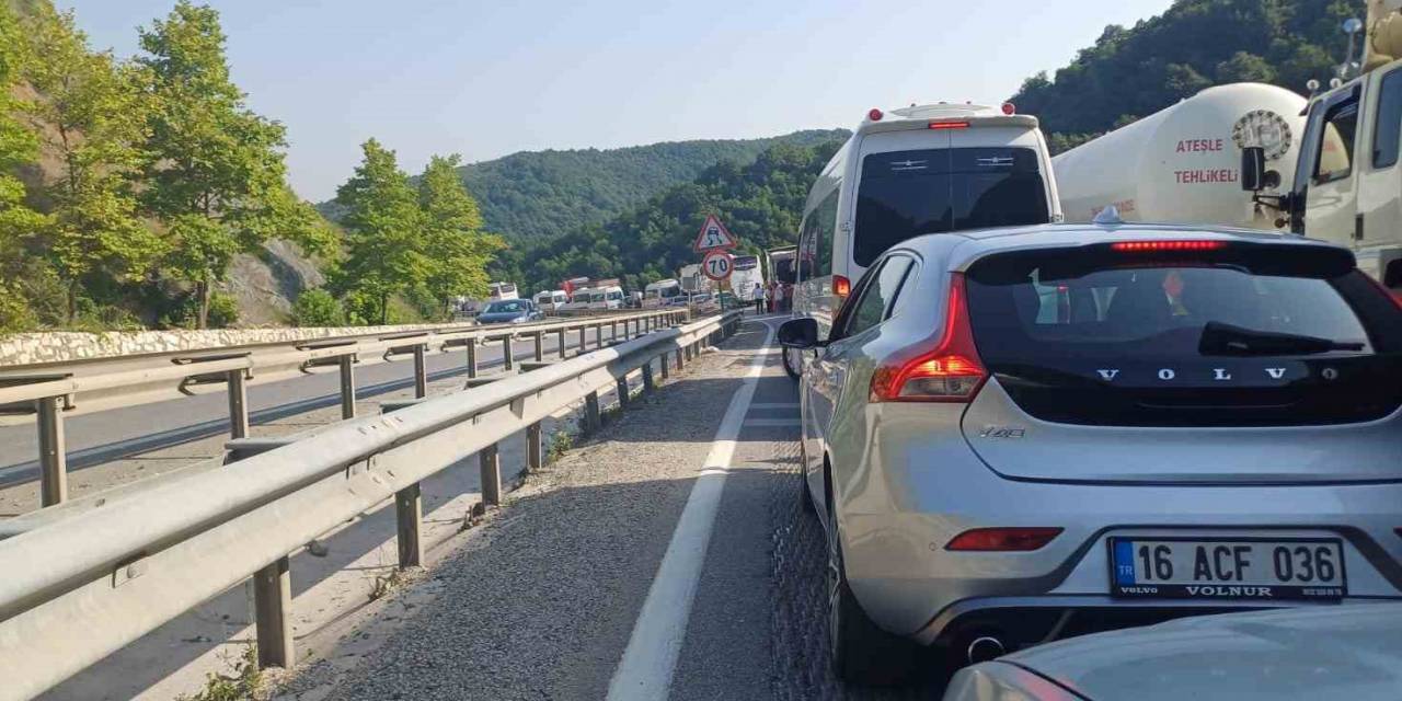 Kaza Sebebiyle Yol Kapandı, Sınava Adaylar Yürüyerek Gitti