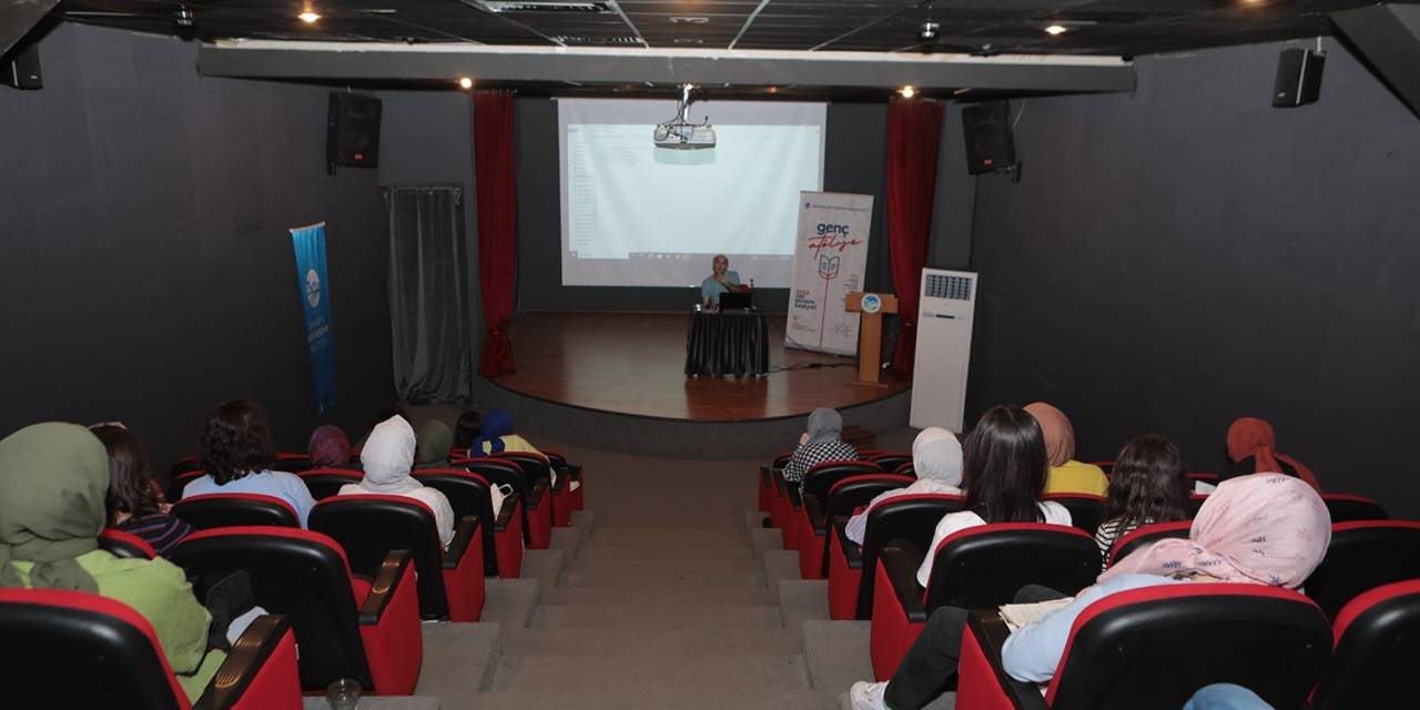 Genç Atölye’de Bilim Kurgu Filmleri Konuşuldu