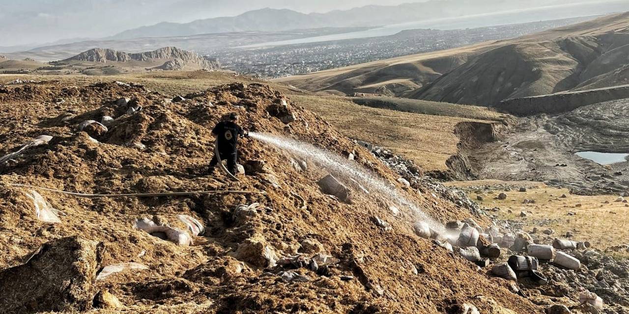 Samancılar Sitesindeki Yangın Sonrası Temizlik Çalışmaları Sürüyor