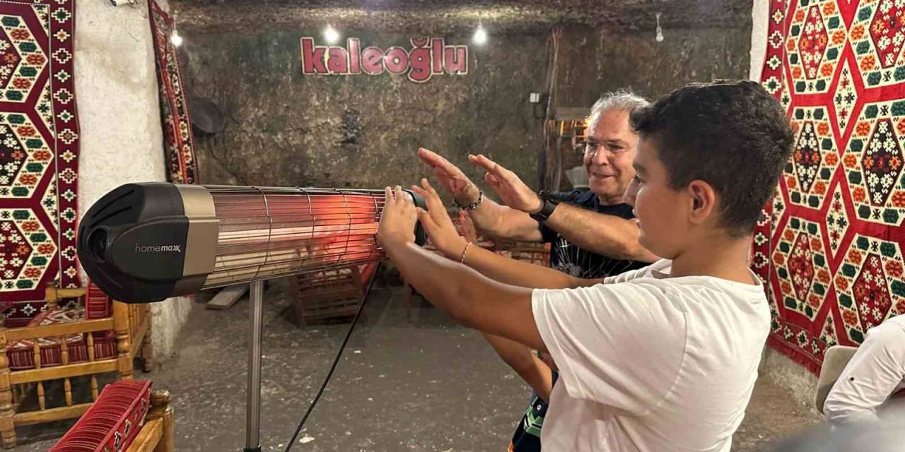 Kavurucu Sıcaklarda Bu Mağarada Sobayla Isınıyorlar