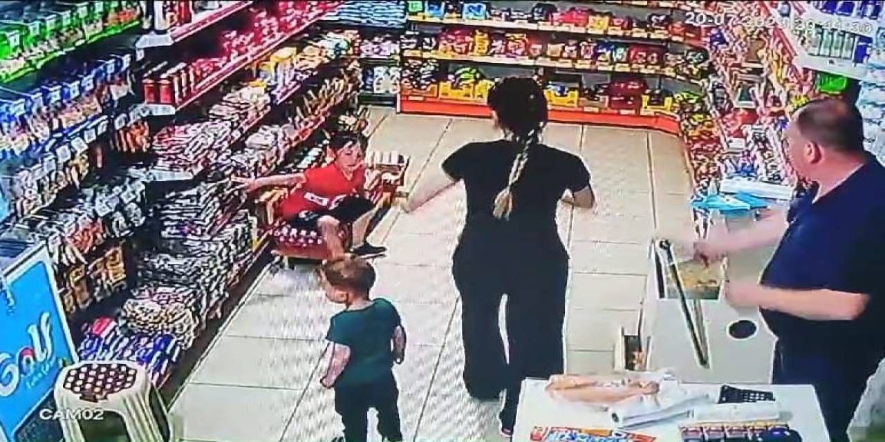 Afacan Kardeşlerin Markette Gülümseten Anları Kamerada