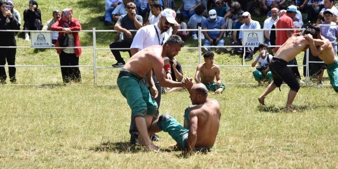 Tokat’ta Geleneksel 5. Ahi Pehlivan Büyük Karakucak Güreşleri Başladı