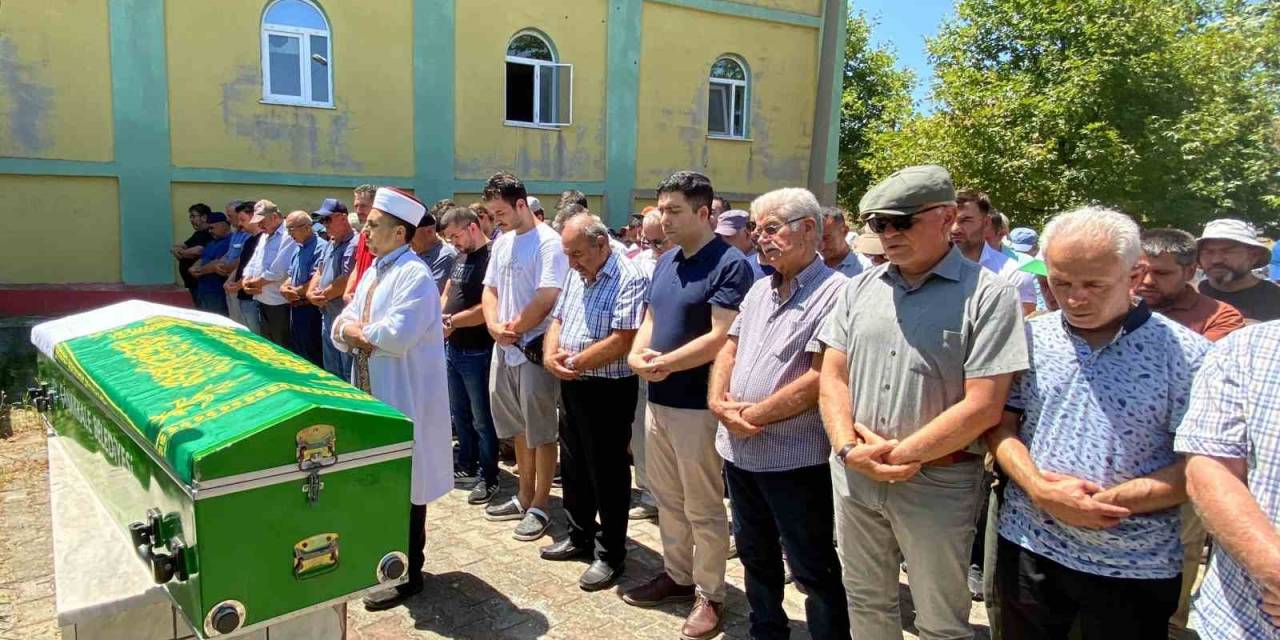Bağışlanan Organlarıyla 5 Kişiye Umut Olan Devlet Ses Sanatçısı Son Yolculuğuna Uğurlandı