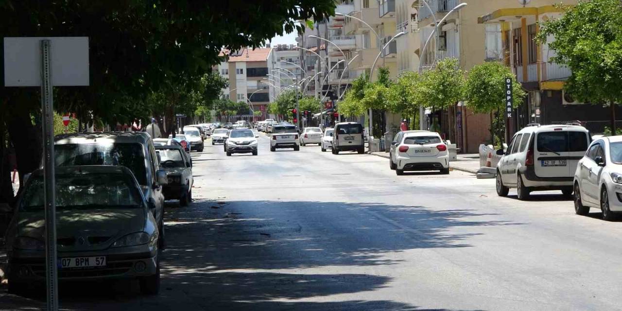 Çöl Sıcakları 45 Dereceye Ulaştı, Turizm Merkezinde Yaşayanlar Eve Kapandı