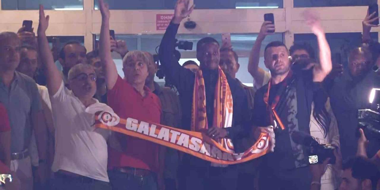 Wilfried Zaha, İstanbul’a Geldi