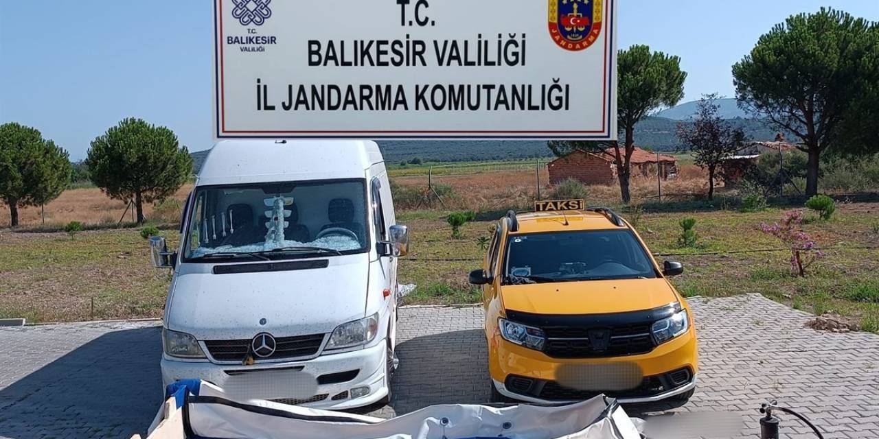 Jandarma 3 Organizatör Ve 13 Düzensiz Göçmeni Yakaladı