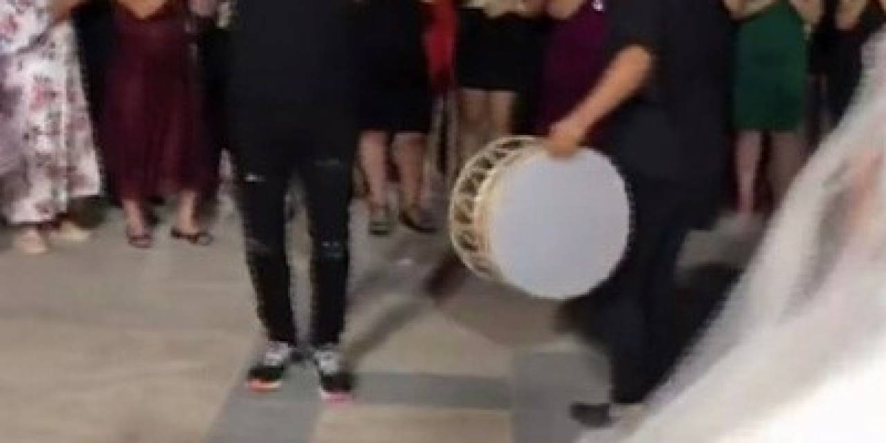 Haluk Levent Depremzede Çiftle Çiftetelli Oynadı