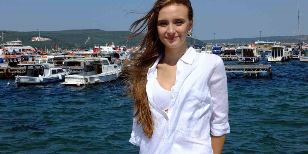 Çanakkaleli Oyuncu, Şarkıcılığa Adım Attı