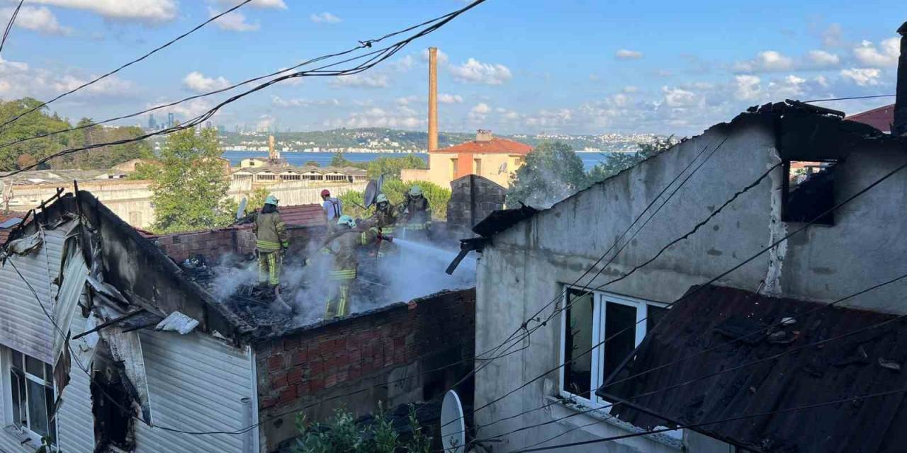 Beykoz’da 2 Gece Kondunun Çatısı Alev Alev Yandı