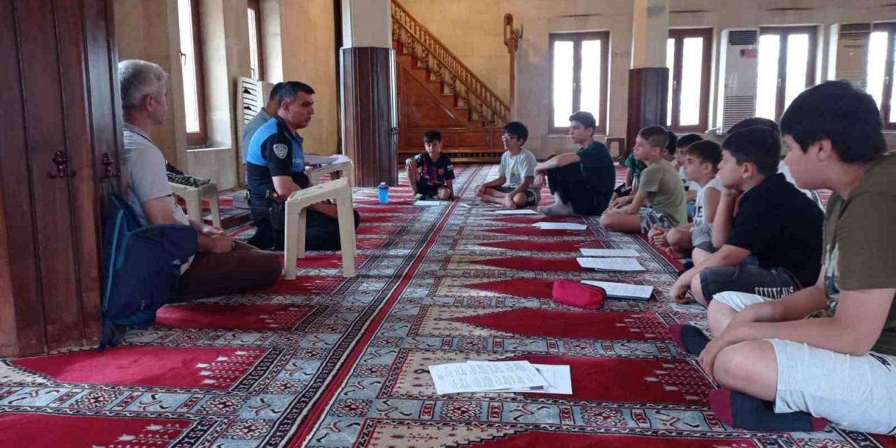 Polisten Çocuklara Kanal Ve Göle Girmeyin Uyarısı