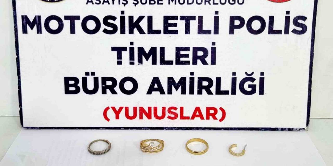 Kütahya’da Durdurulan Araçta Çalıntı Ziynet Eşyası Ve Narkotik Madde Ele Geçirildi