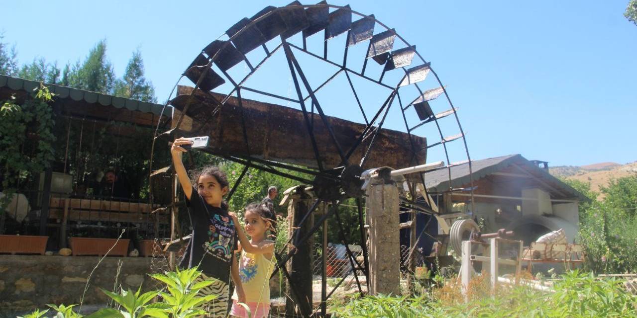 Türünün Son Örneği Su Dolabı 80 Yıldır Dönüyor