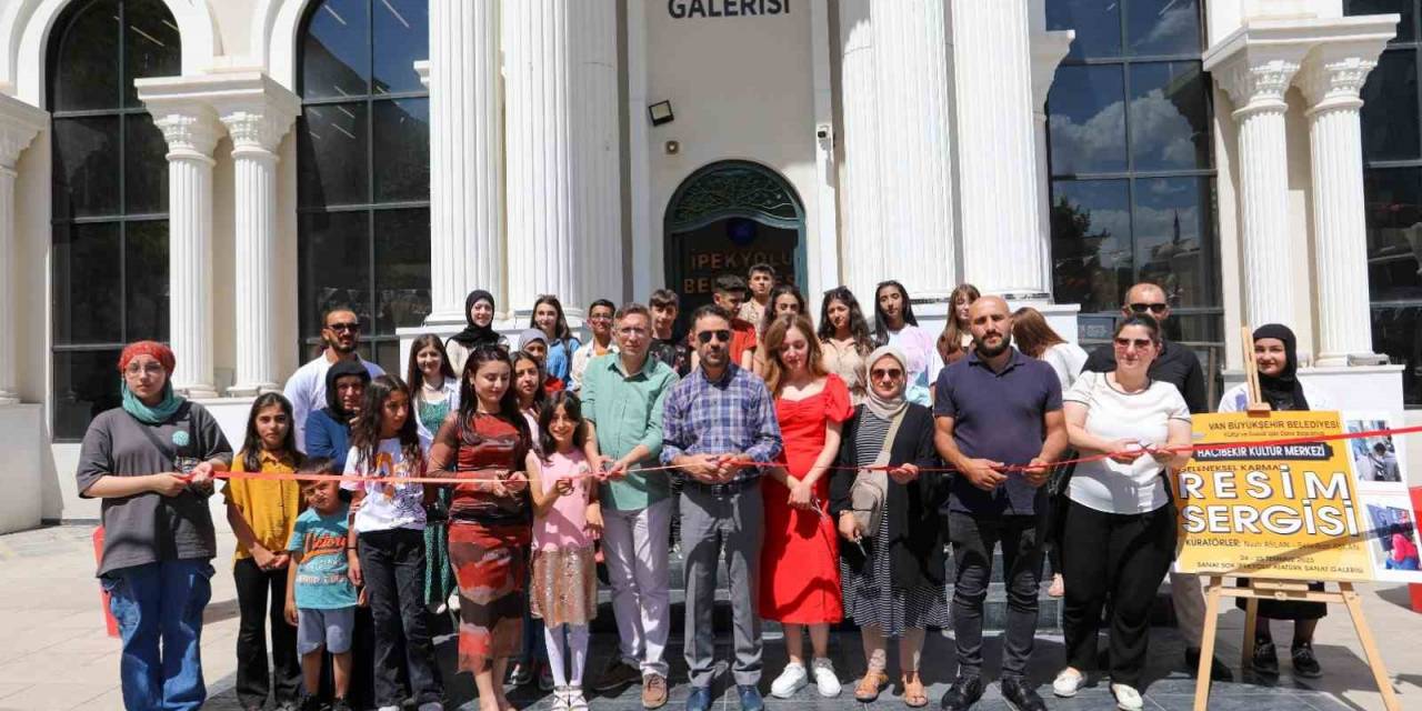 Minik Ressamların Yağlı Boya Sergisi Açıldı