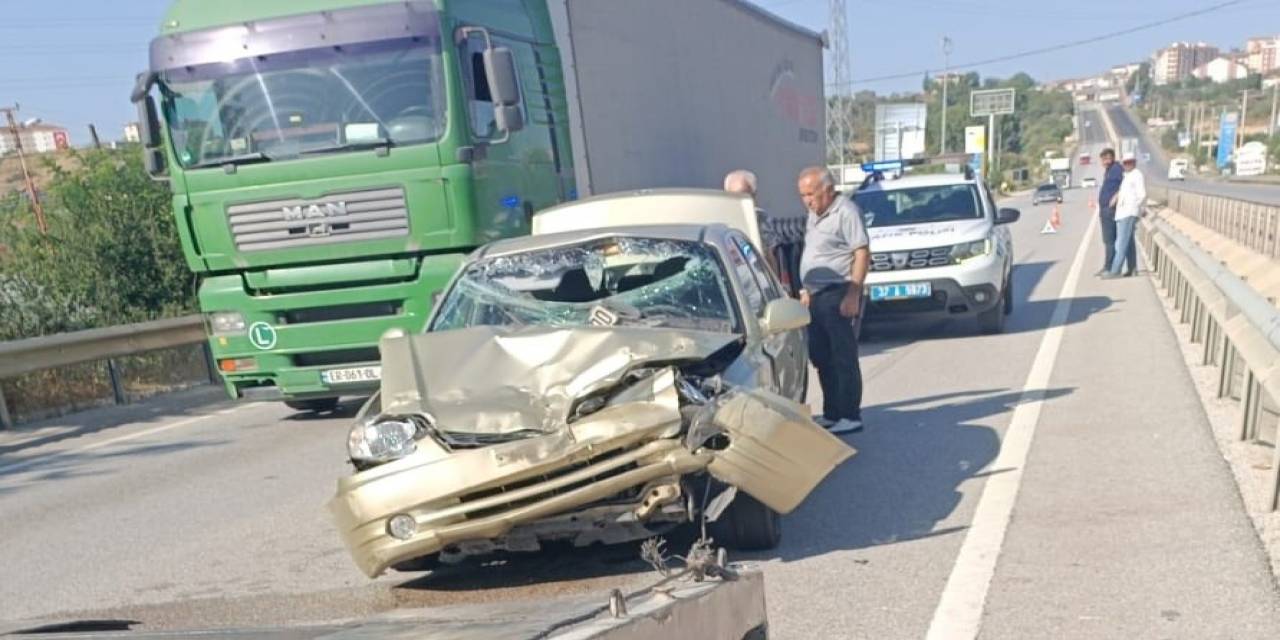 D100’de Otomobil İle Traktör Çarpıştı: 1 Yaralı