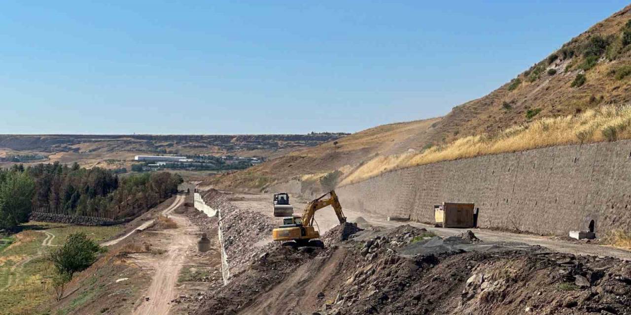 Diyarbakır’da Kent Merkezi Ve Kırsalda Asfalt Çalışmaları Devam Ediyor