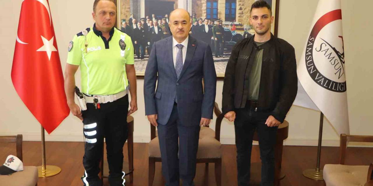 Vali Dağlı’dan Hız Yapan Motosikletli Gence Baba Öğüdü Veren O Polise Başarı Belgesi