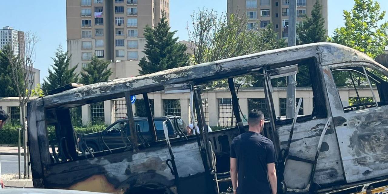 Başakşehir’de Yolcu Minibüsü Alev Topuna Döndü