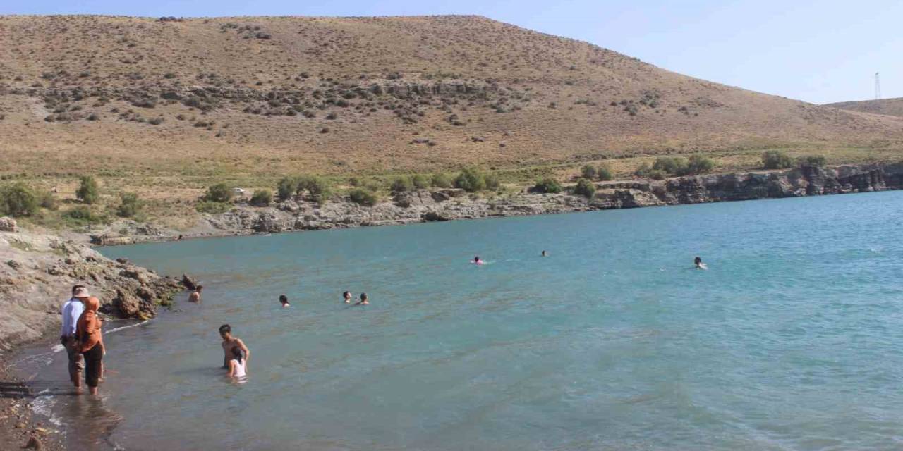 Acıgöl Yaz Sıcaklarından Bunalanların Mekanı Oldu
