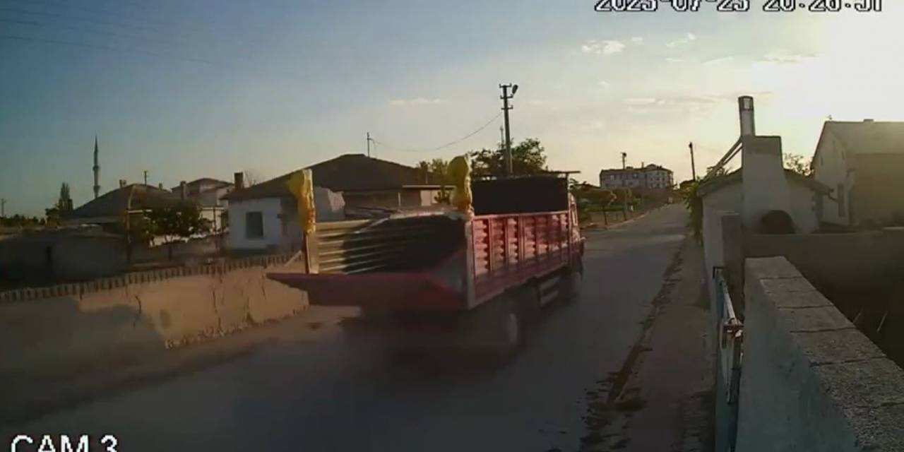 Kamyonun Çarptığı Motosiklet Sürücüsü Hayatını Kaybetti