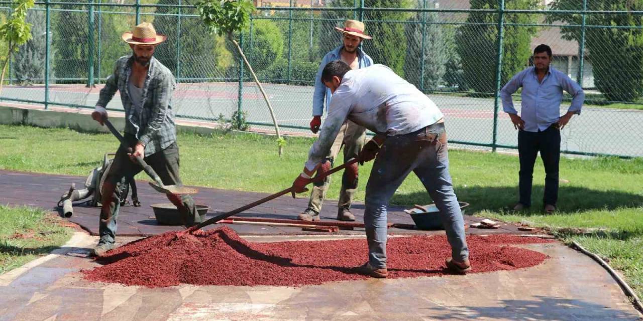 Şanlıurfa’da Parklardaki Yürüyüş Yolları Yenilendi