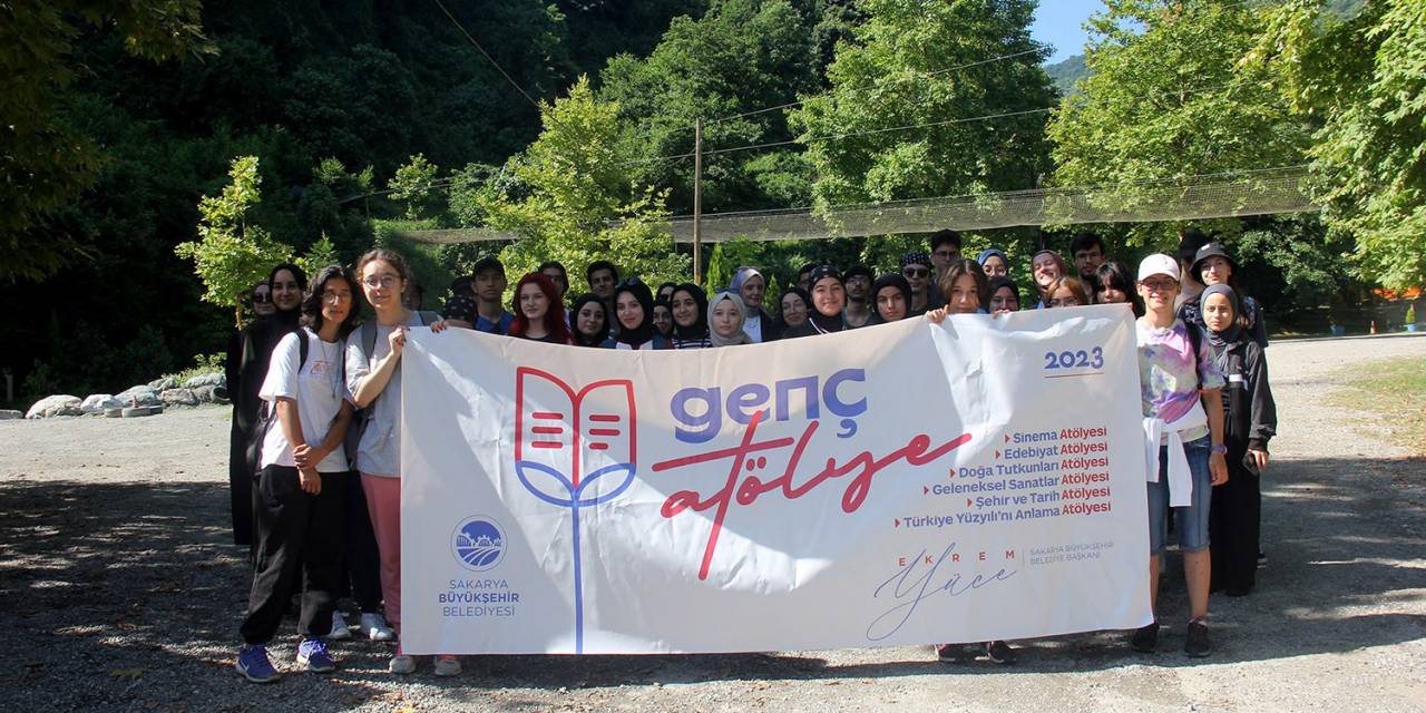 Genç Atölye İle Gezerek Öğreniyorlar