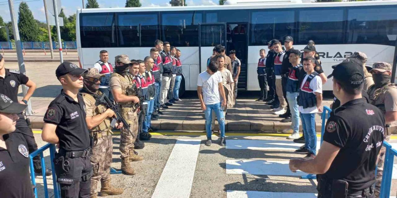 Kocaeli’de Bin 419 Düzensiz Göçmen Sınır Dışı Edildi