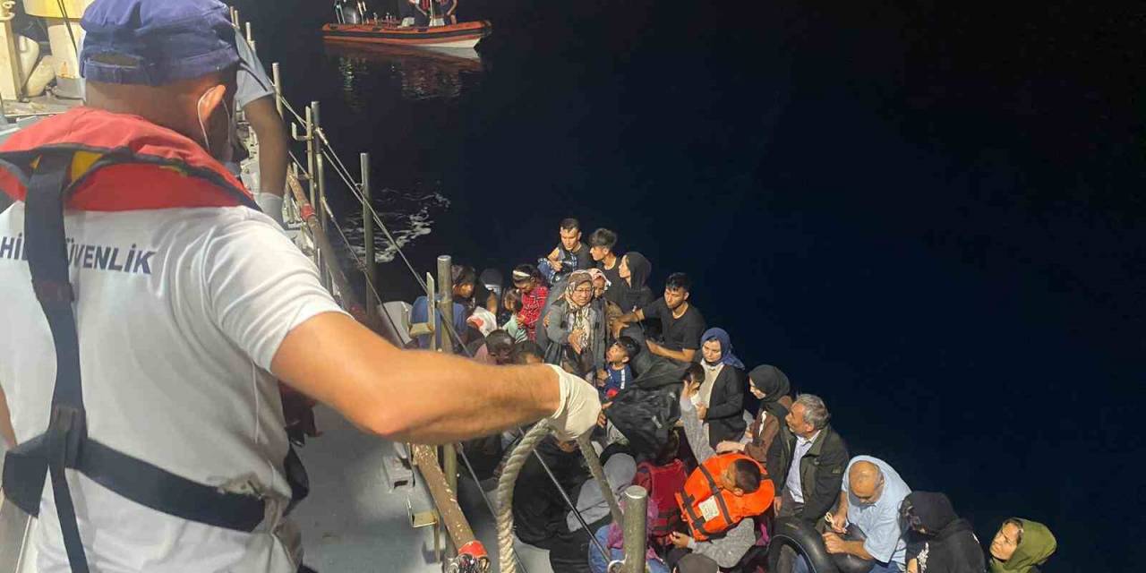 Ayvacık Açıklarında 38 Kaçak Göçmen Yakalandı