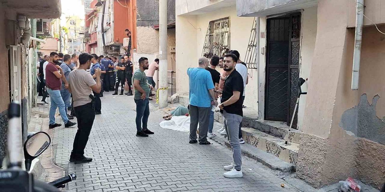 Evinin Önünde Otururken Silahlı Saldırıya Uğrayan Şahıs Öldü