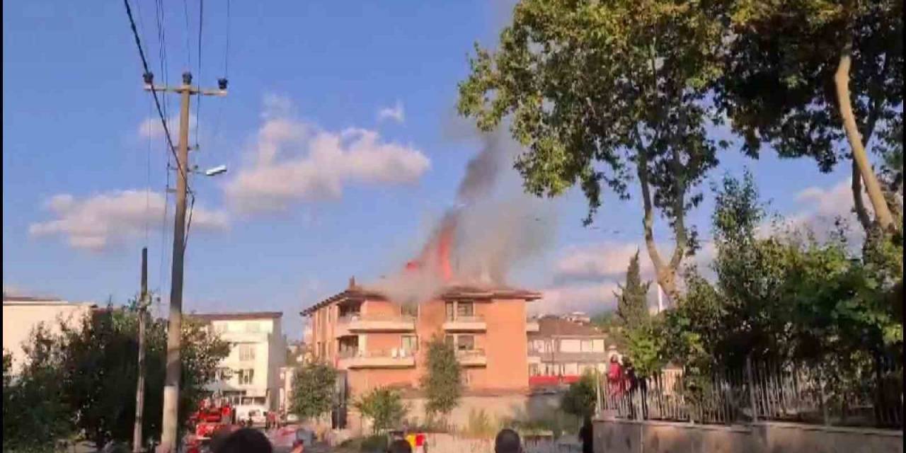 Çatı Alev Topuna Döndü