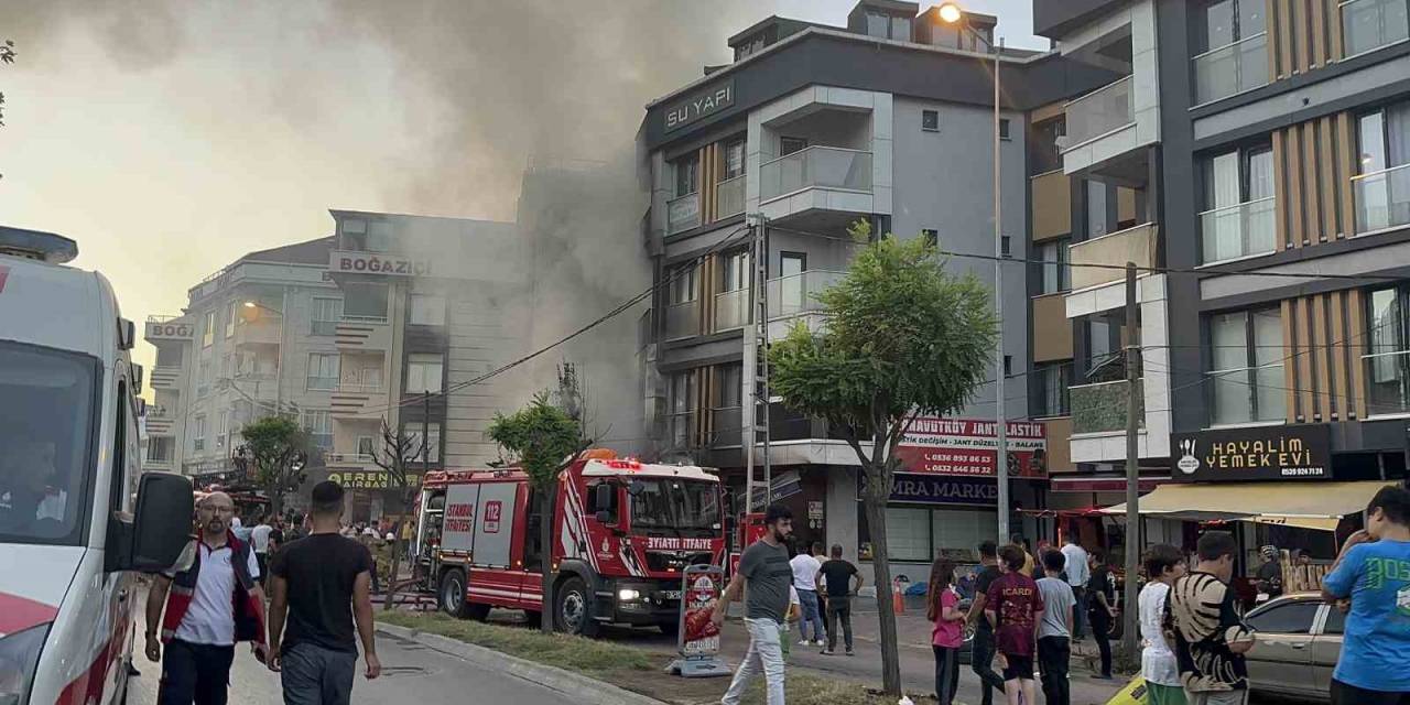 Arnavutköy’de Sigara İzmaritinden Çıkan Yangın 6 Katlı İki Binaya Sıçradı
