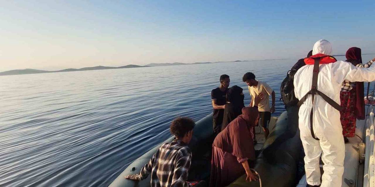 Ayvalık Açıklarında 13 Düzensiz Göçmen Kurtarıldı