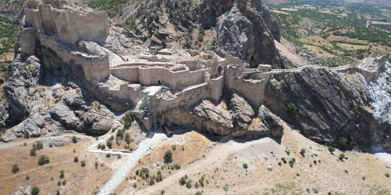 Depremde Hasar Gören Yeni Kale’de Restorasyon Başladı