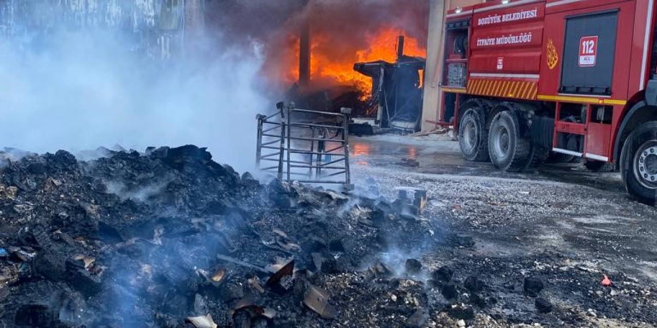 Bozüyüklü İtfaiyeciler İnönü’deki Fabrika Yangına Müdahale Etti