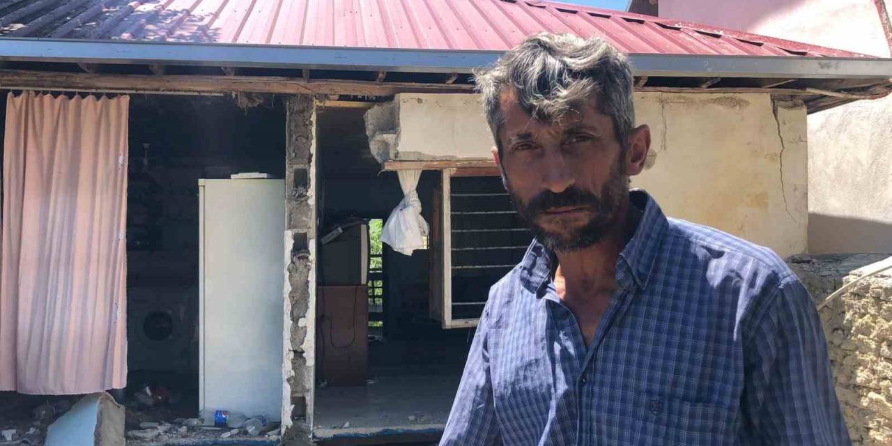 5.5’lik Deprem Bu Köye Büyük Hasar Verdi
